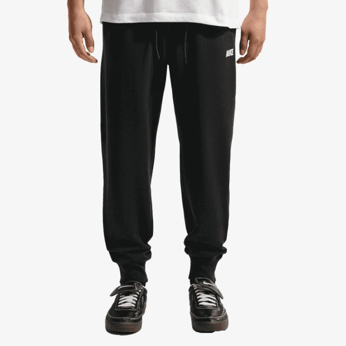 NIKE Donji dio M NK CLUB VARSITY JOGGER - IO1376-010